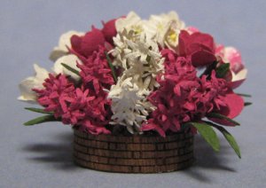 Bulb Garden in an Oval Basket Half-inch scale