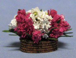 Bulb Garden in an Oval Basket Quarter-inch scale