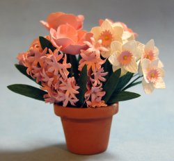 Bulb Garden in a Terra Cotta Pot One-inch scale
