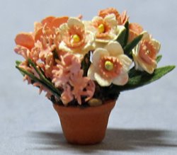 Bulb Garden in a Pot Quarter-inch scale