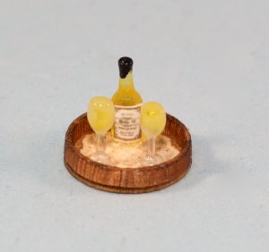 Bottle of white wine and glasses on a tray Quarter-inch scale
